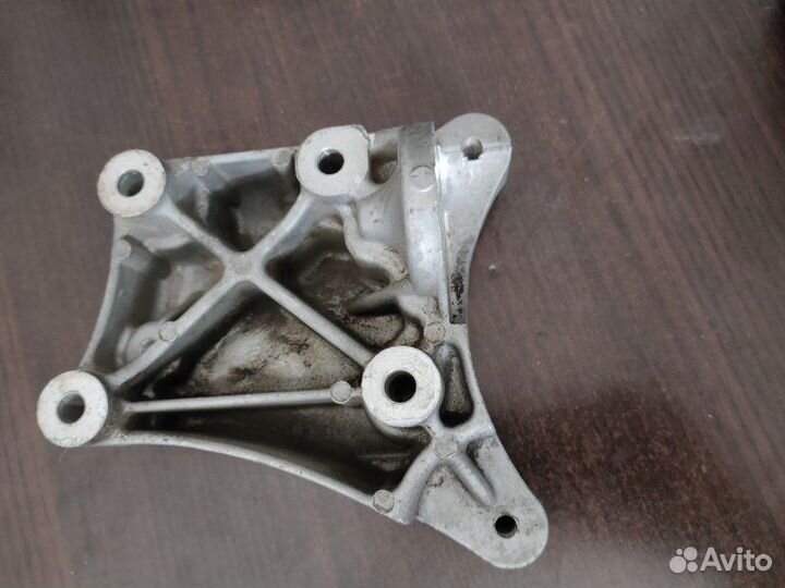 Кронштейн кондиционера Chevrolet Cobalt 2 2011