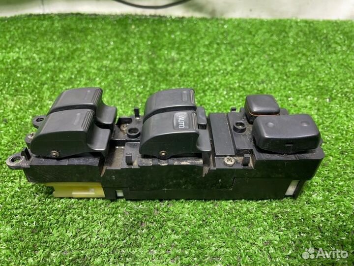 Блок управления стеклоподъемниками Toyota Land