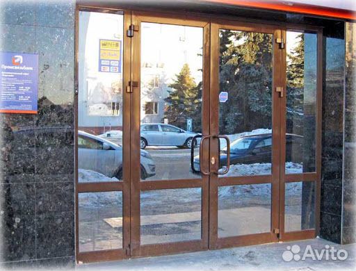 Дверь алюминиевая