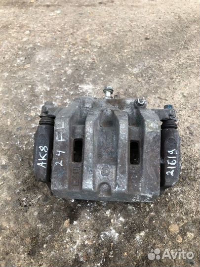 Суппорт тормозной передний левый Honda Accord 8