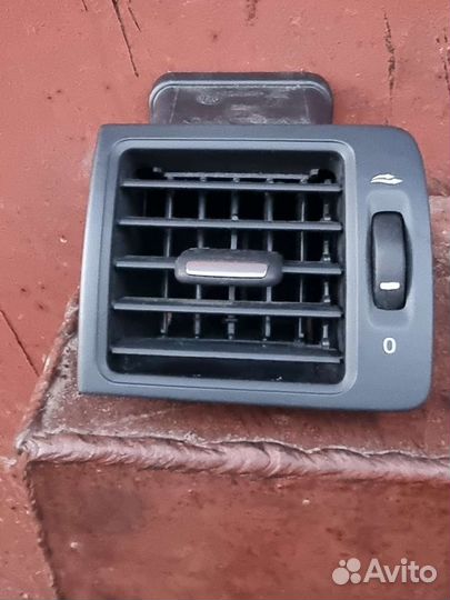 Дефлектор воздушный левый Вольво S40