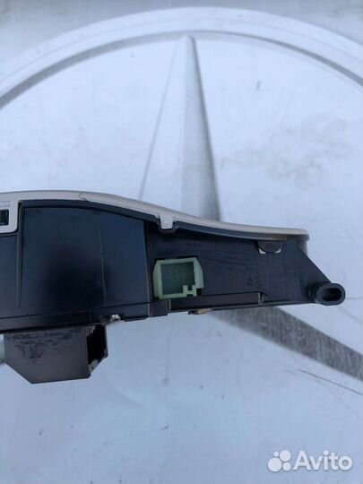 Плафон передний мерседес 205