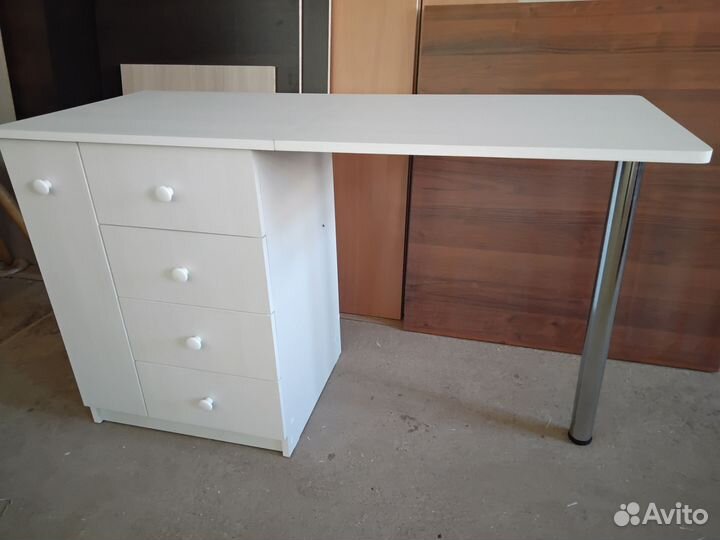 Столик для маникюра