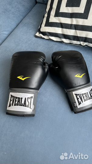 Боксерские перчатки + бинты в подарок