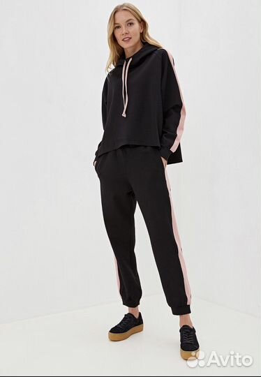 Спортивный костюм женский