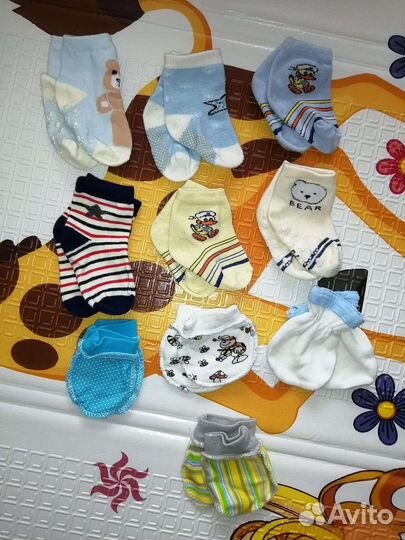 Шапки детские для мальчиков, носочки
