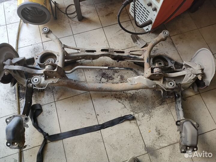 Задний подрамник Passat b6