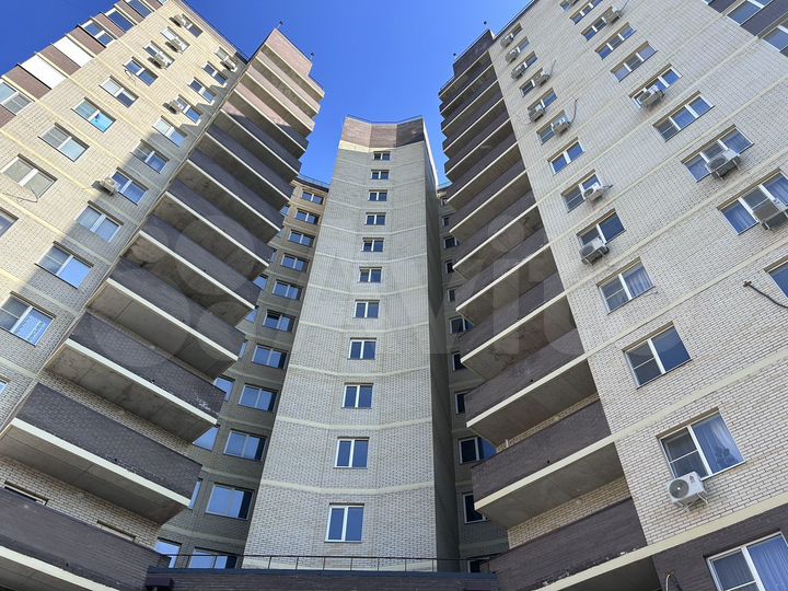 2-к. квартира, 58 м², 8/15 эт.