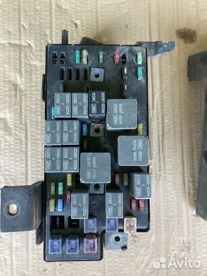 Блок предохранителей подкапотный Хендай Соната 4