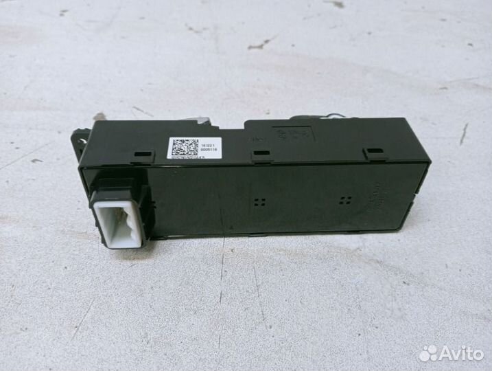 Кнопка стеклоподъемника передняя правая Kia Optima