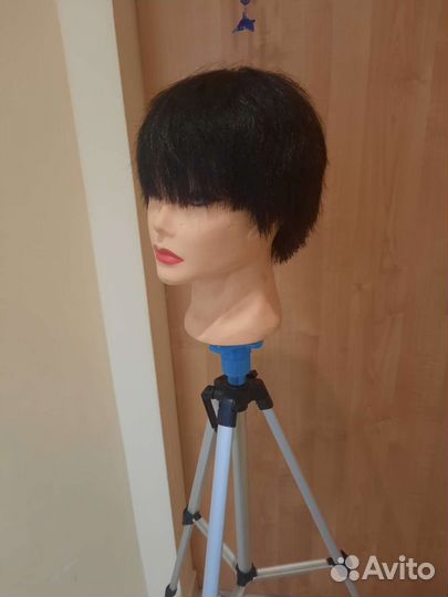 Болванка с напольным штативом. Для парикмахера