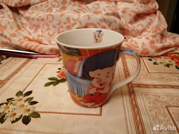 Кружка с тремя поросятами