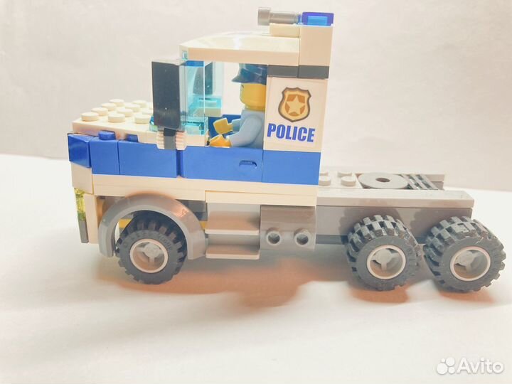 Lego city мобильный команд центр 60139