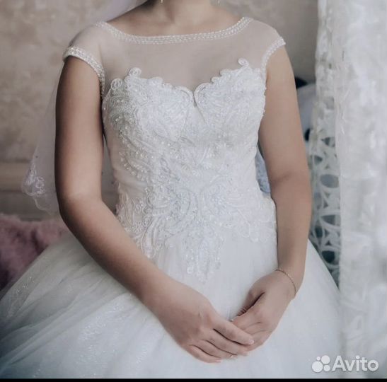 Свадебное платье 44