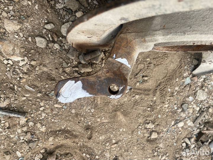 Поворотный кулак передний левый LADA Kalina седан