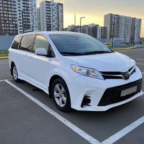 Toyota Sienna 3.5 AT, 2018, 63 000 км, с пробегом, цена 2 955 000 руб.