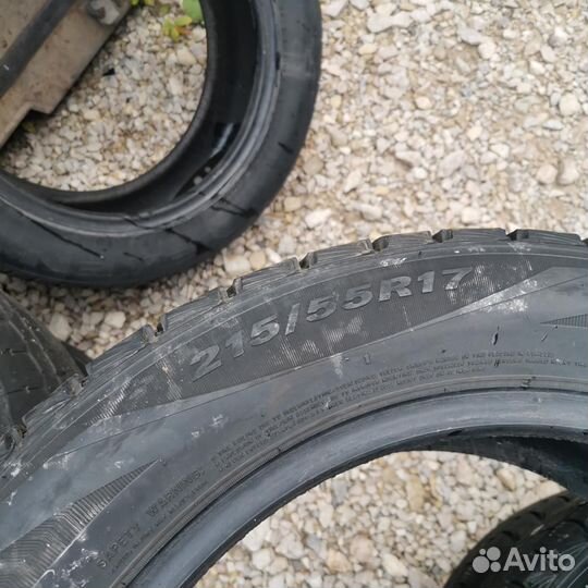 Roadstone Winguard Ice 215/55 R17