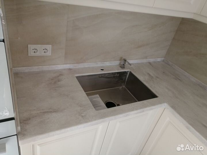 Столешницы из акрилового и кварцевого камня