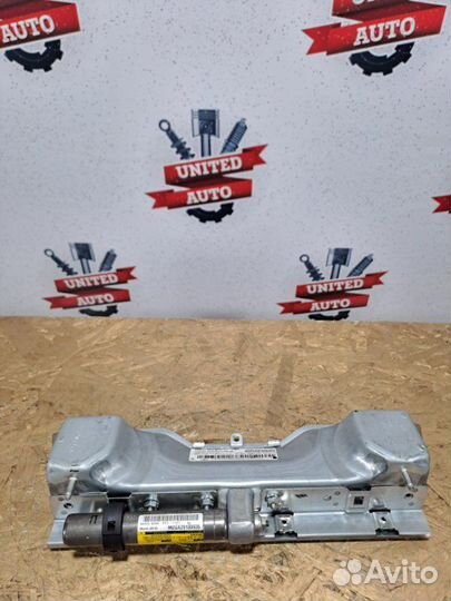 Подушка безопасности в колени Mercedes Benz C