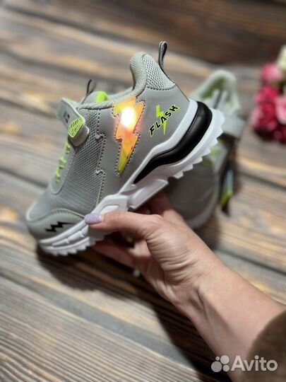 Кроссовки на мальчика