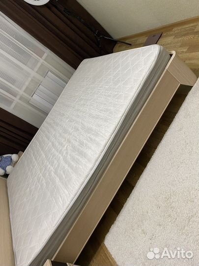 Кровать с матрасом