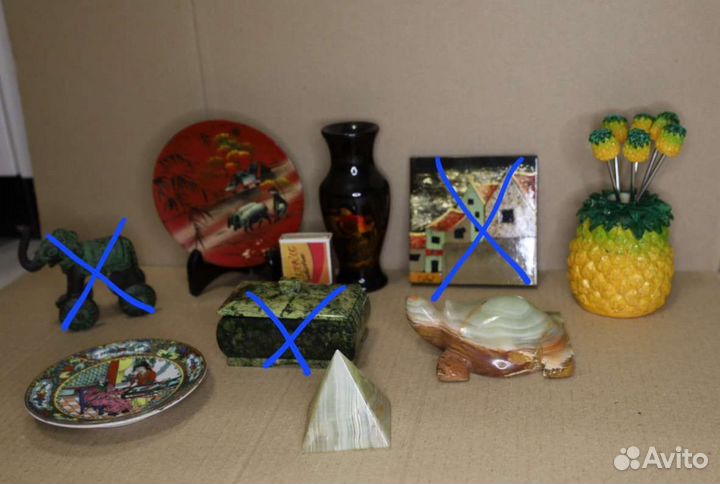Декоративные фигурки разных стран, гжель и др