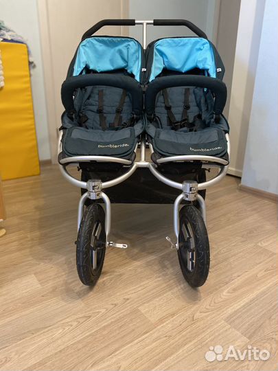Коляска для двойни bumbleride