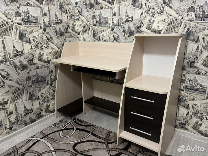 Компьютерный стол