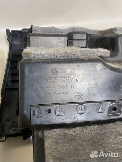 Volkswagen Polo 09- Бардачок 426