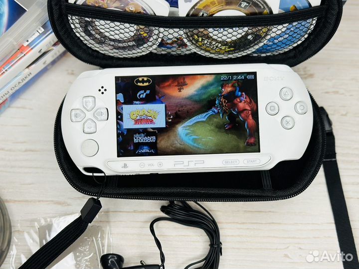 Sony PSP-E1008 White 64Gb(Biggest pack,3106 игр)