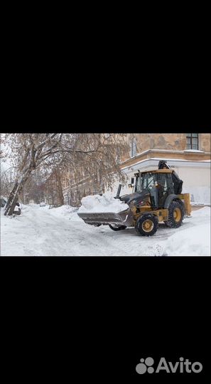 Чистка снега трактором