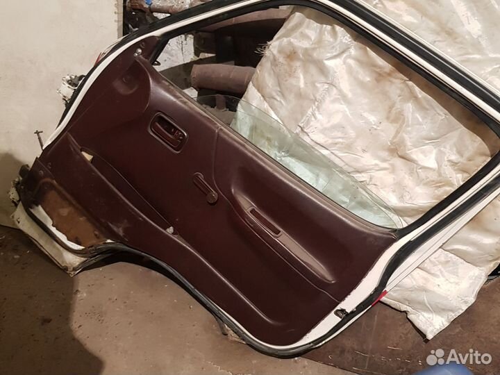 Двери передние toyota hiace 91 год