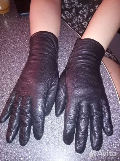 Перчатки мягкие, демисезонные, хорошего качества