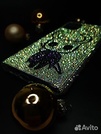 Чехлы на телефон в стразах