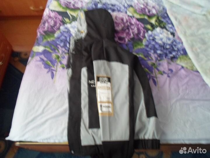 Продам модную ветровку на подростка
