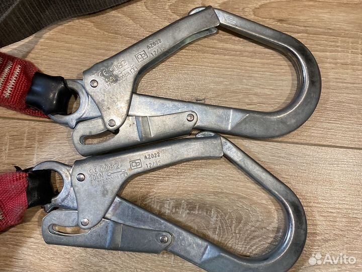 Страховочное снаряжение строп