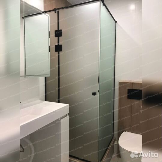 Душевая стеклянная кабина