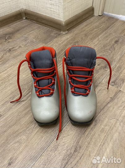 Лыжные ботинки детские 33 размера