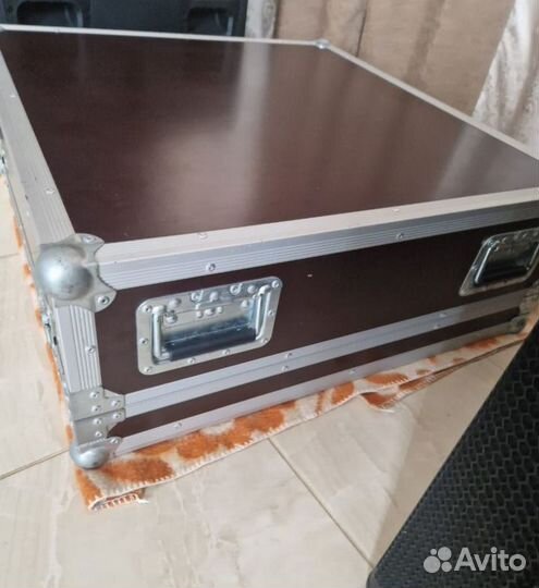 Цифровой микшерный пульт Yamaha