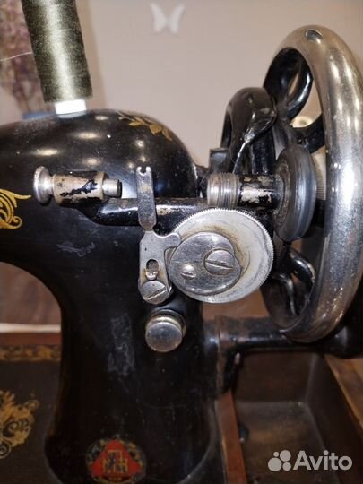 Швейная машинка зингер
