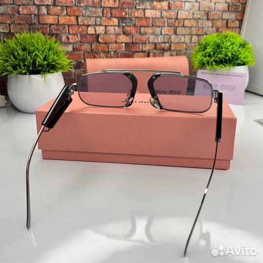 Солнцезащитные очки miu miu