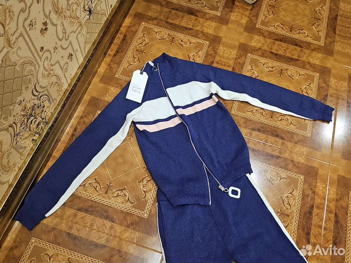 Спортивный костюм для девочки на рост 128-134