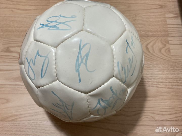 Футбольный мяч с автографами фк зенит