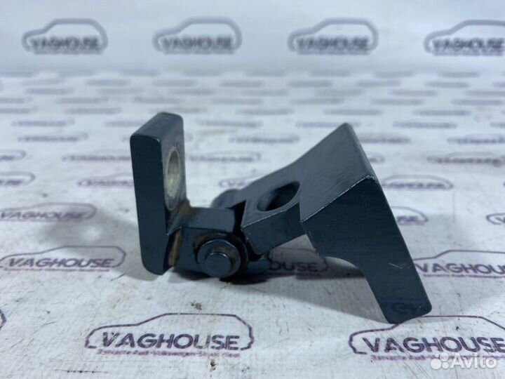Петля двери задняя правая Volkswagen Touareg 7L