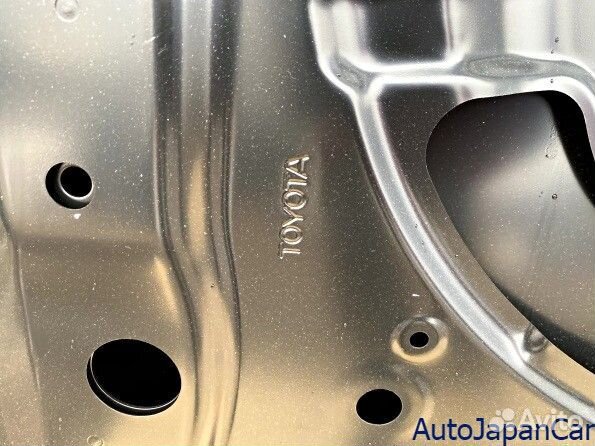 Тойота камри В 70 Капот