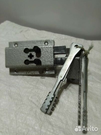 Замок дверной,подойдет и для гаража