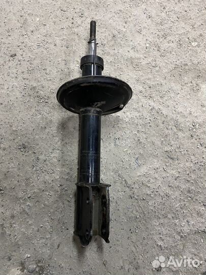 Передняя стойка на LADA largus