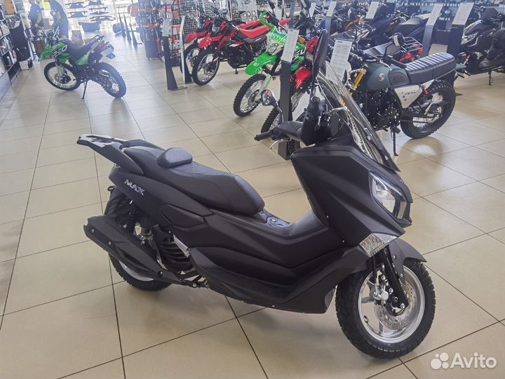 Скутер Vento Max 200