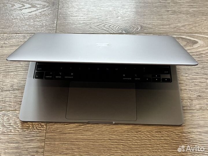 MacBook Pro 13 2020 i7 16GB RAM 512 SSD нерабочий