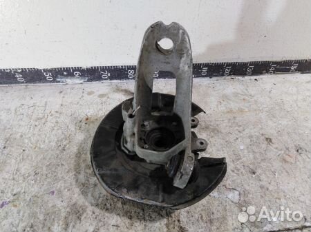 Кулак задний правый бмв